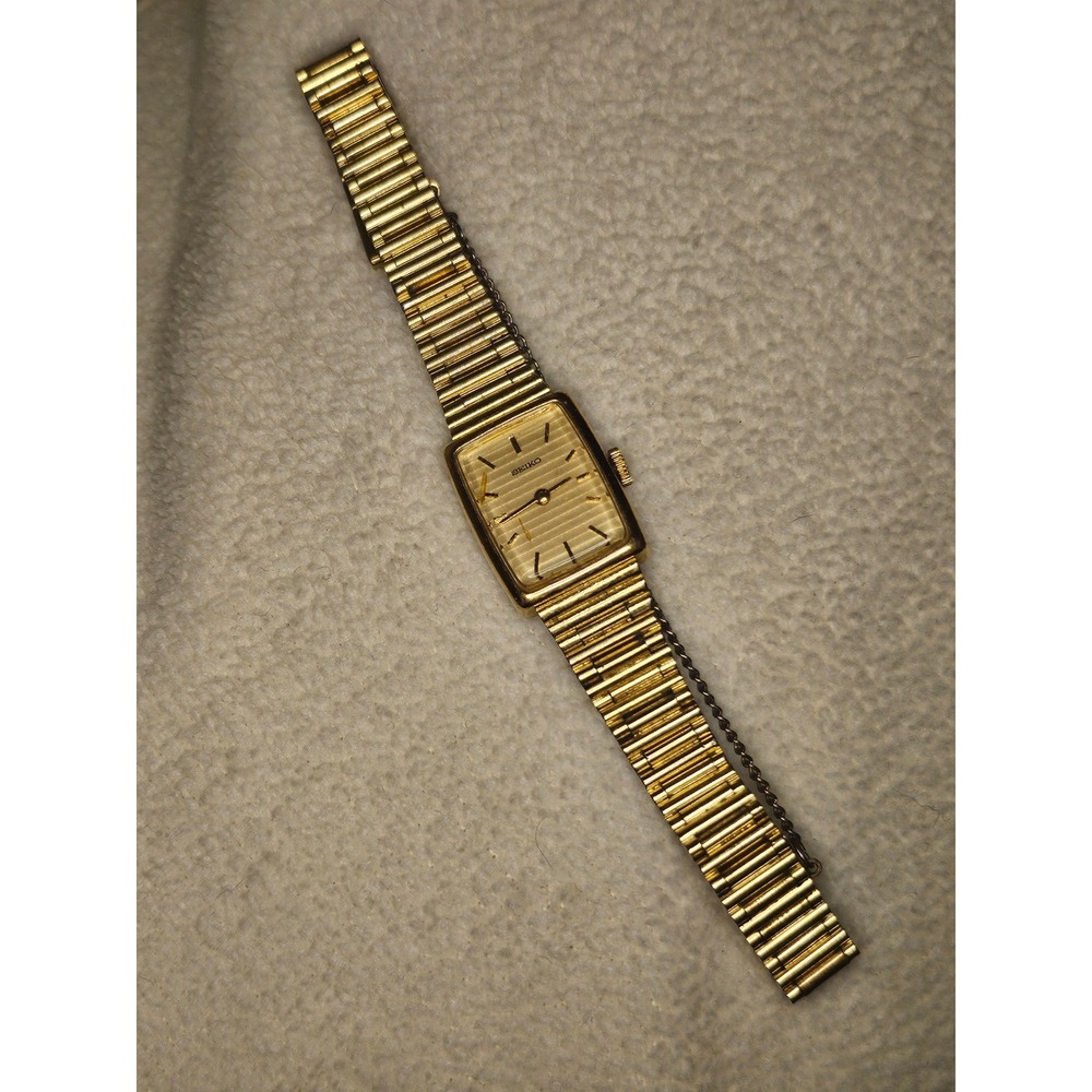 Vintage Seiko Ladies Gold Tone Tank Watch 11-3889 Rectangular Textured Dial